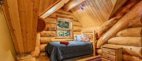 5 chambres, bureau, fer et planche à repasser, lit de bébé portatif