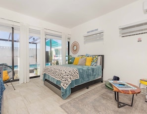 6 bedrooms, desk, iron/ironing board, free WiFi