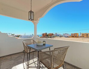 Outdoor dining - Beach Home Las Conchas 6bdr Beach, Pool EV Charging Stn 20pl (Las Conchas Puerto Penasco)