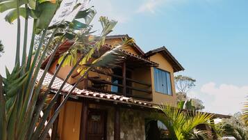 Chalé Sobrado - 2° Andar | Escrivaninha, roupa de cama