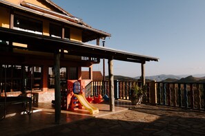 Children's play area - outdoor - Alpha Ville Chalés (Lima Duarte)