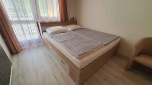 2 bedrooms, WiFi - Holiday apartment near the city center with wifi (Siófok)