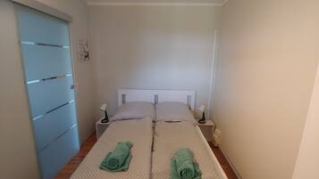 1 dormitori i roba de llit