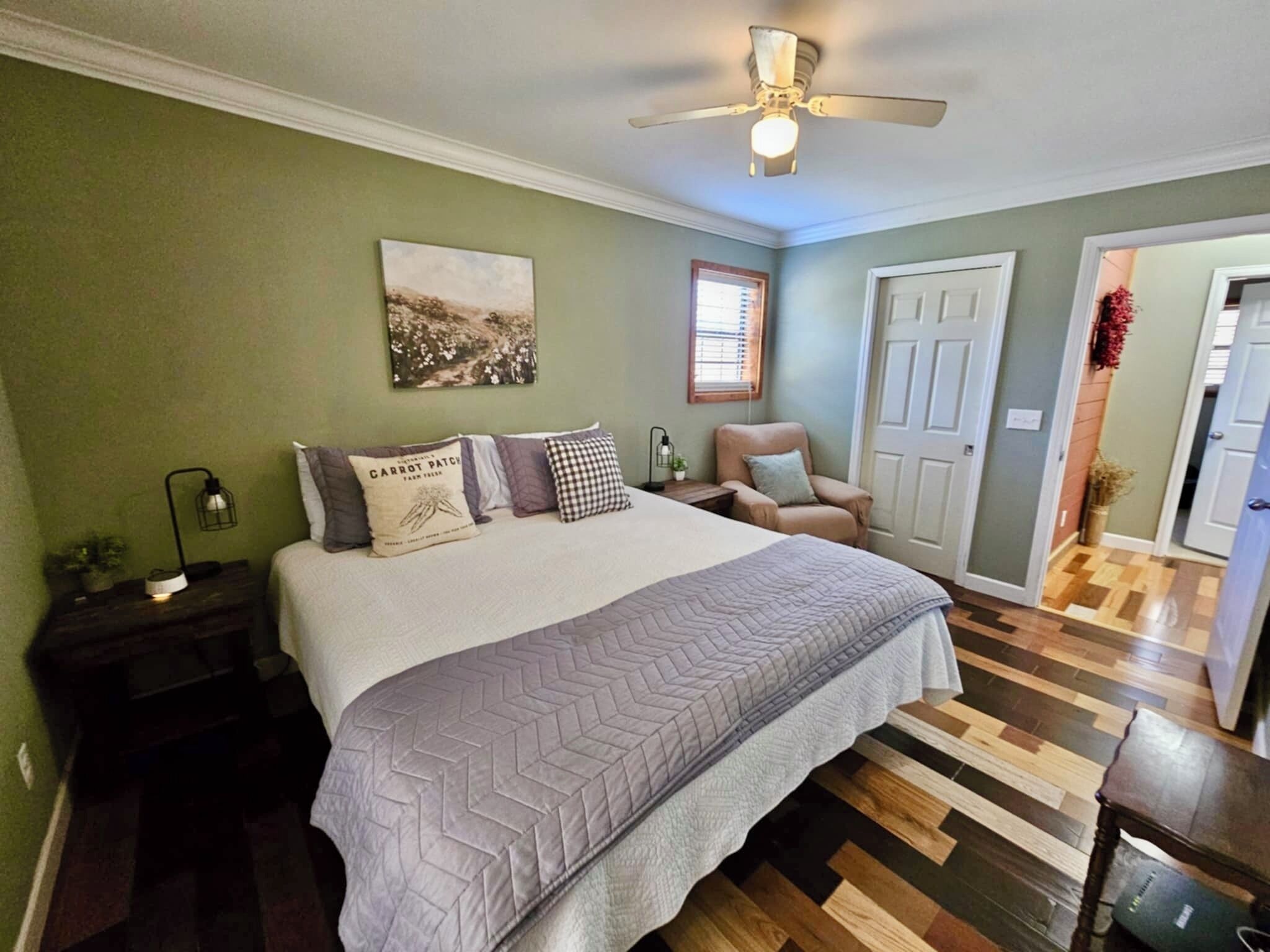 3 bedrooms, iron/ironing board, free WiFi, bed sheets