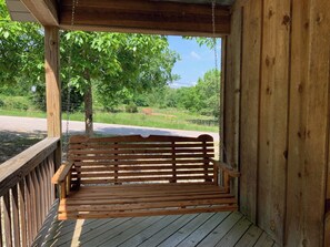 Property grounds - Billie’s Bunkhouse~short and long term stays (Mountain View)