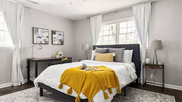 4 slaapkamers, een bureau, een strijkplank/strijkijzer, gratis wifi