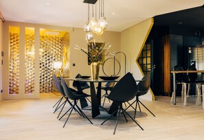 Dining - Villa in the heart of the garrigue (Nîmes)