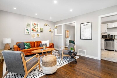 West Side Family-Friendly Modern Haven - Sleeps 12