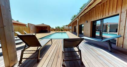 New villa with air conditioning and heated pool