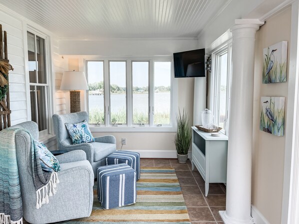 Smart TV, DVD player