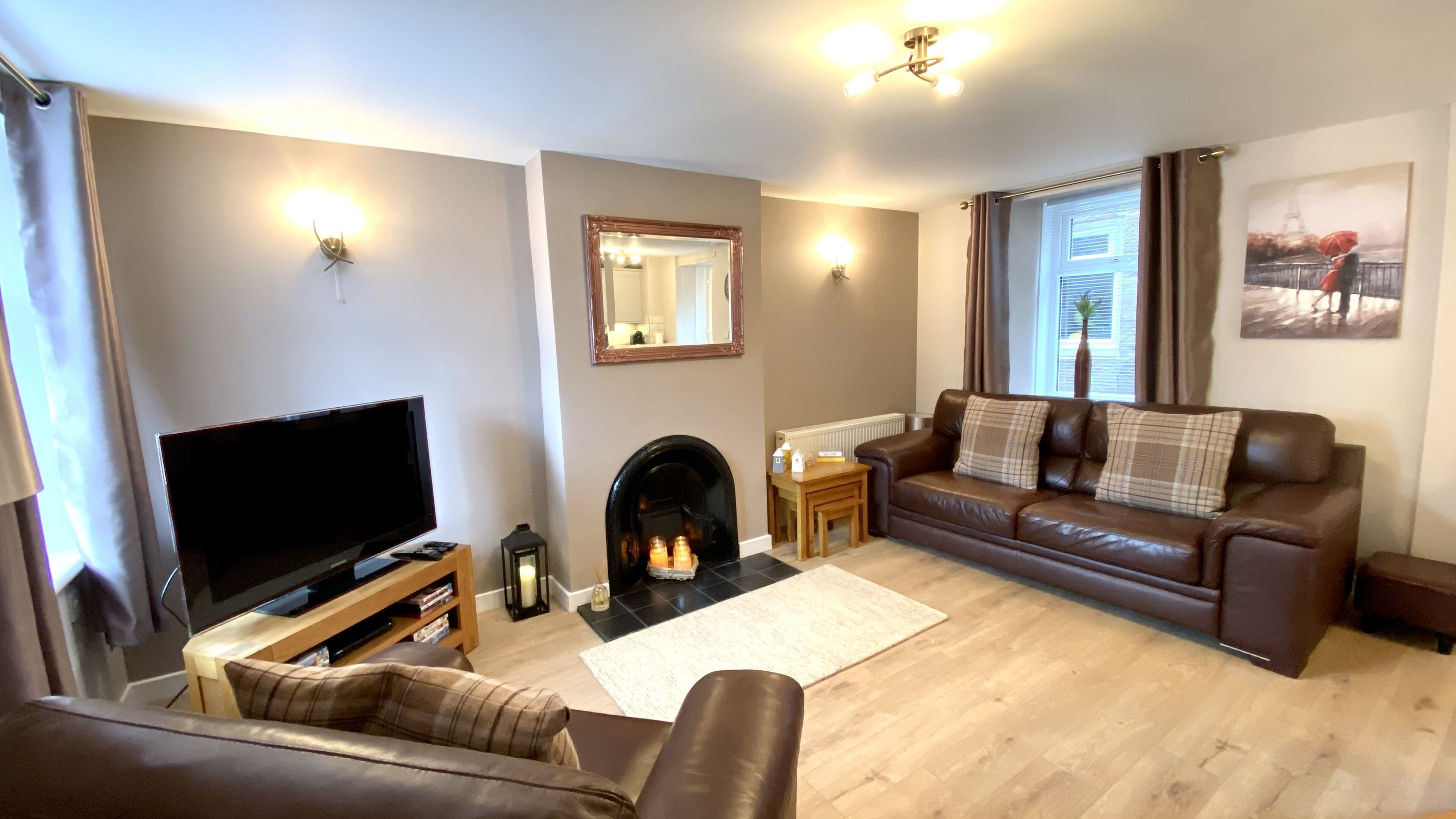 TV, DVD-spiller, bøker og filmbibliotek