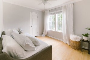 3 habitaciones, tabla de planchar con plancha, cuna de viaje y wifi 