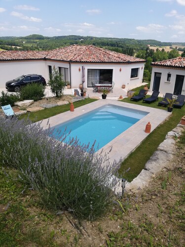 MAISON DES LAVANDES AVEC PISCINE PRIVEE ET SANS VIS A VIS
