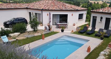 MAISON DES LAVANDES AVEC PISCINE PRIVEE ET SANS VIS A VIS