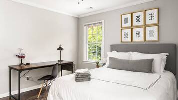 3 camere, una scrivania, ferro/asse da stiro, Wi-Fi gratuito