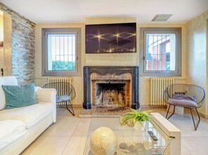 Fernseher, Kamin