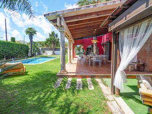 Outdoor dining - Villa Nirvana by Hello Homes Sitges (Sitges)