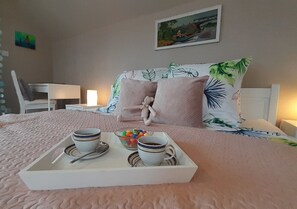 3 Schlafzimmer, Schreibtisch, Reisekinderbett, kostenloses WLAN