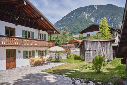 Almrausch - Modern holiday flat in historic farmhouse