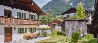 Almrausch - Modern holiday flat in historic farmhouse