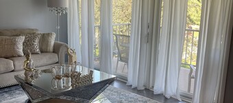 Beutifull furniture condo less than a mile from king of Prussia mall