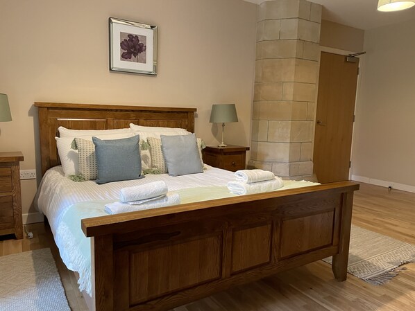 2 habitaciones, tabla de planchar con plancha y wifi gratis 