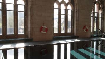 UppvÀrmd pool