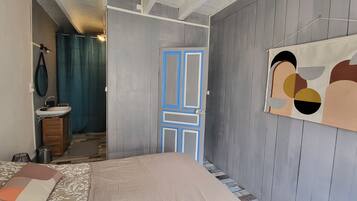 3 chambres, fer et planche à repasser, Wi-Fi, draps fournis