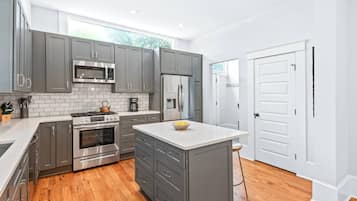 Refrigerador, microondas, horno, placa de cocina