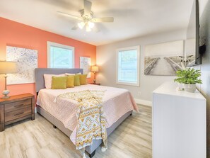 3 bedrooms, desk, iron/ironing board, free WiFi
