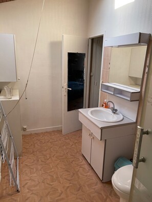 1 bedroom, desk, free WiFi