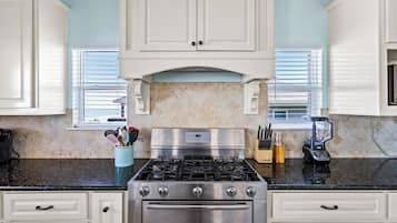 Frigorífic, microones, forn i placa de cuina