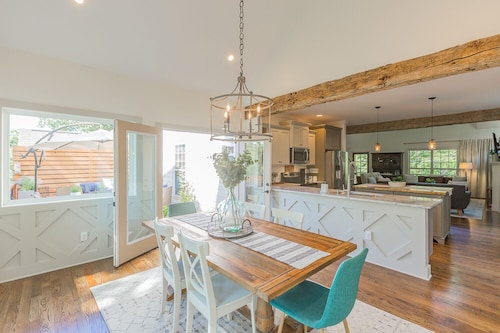 Tranquil Downtown Retreat - 4 Minutes to Aquarium & Coolidge Park!