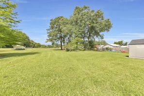 Property grounds - LONG TERM STAYS, WIFI, 3 BR, 3 ENSUITE BATHROOMS (Breaux Bridge)