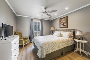 3 bedrooms, desk, iron/ironing board, free WiFi - LONG TERM STAYS, WIFI, 3 BR, 3 ENSUITE BATHROOMS (Breaux Bridge)