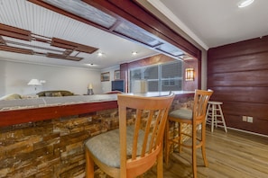 Interior - LONG TERM STAYS, WIFI, 3 BR, 3 ENSUITE BATHROOMS (Breaux Bridge)