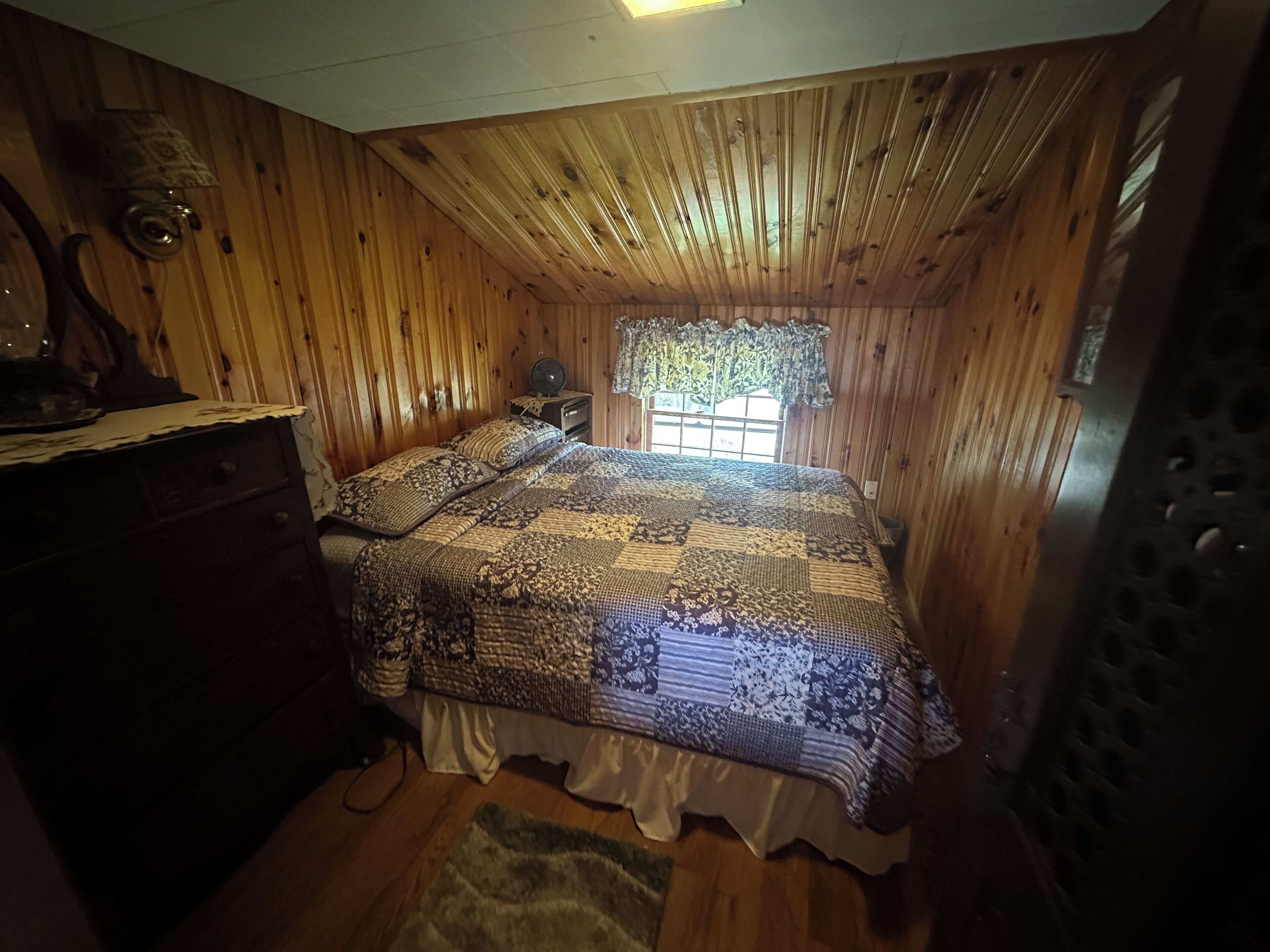 3 多间卧室、免费 WiFi、床单