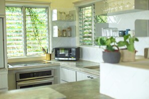 Réfrigérateur, cafetière/bouilloire