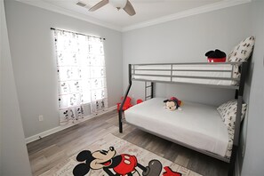 3 bedrooms, desk, iron/ironing board, free WiFi