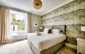 3 bedrooms, desk, iron/ironing board, travel cot