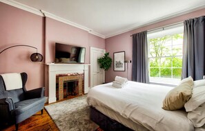 3 Schlafzimmer, Schreibtisch, Bügeleisen/Bügelbrett, Reisekinderbett