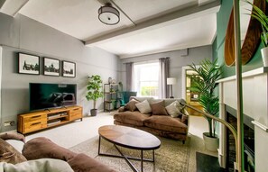 Smart-TV, Kamin, Stereoanlage, Computerbildschirme