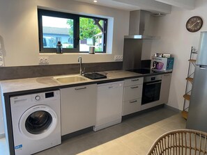Microwave, oven, stovetop - The Studios of the Center (La Teste-De-Buch)