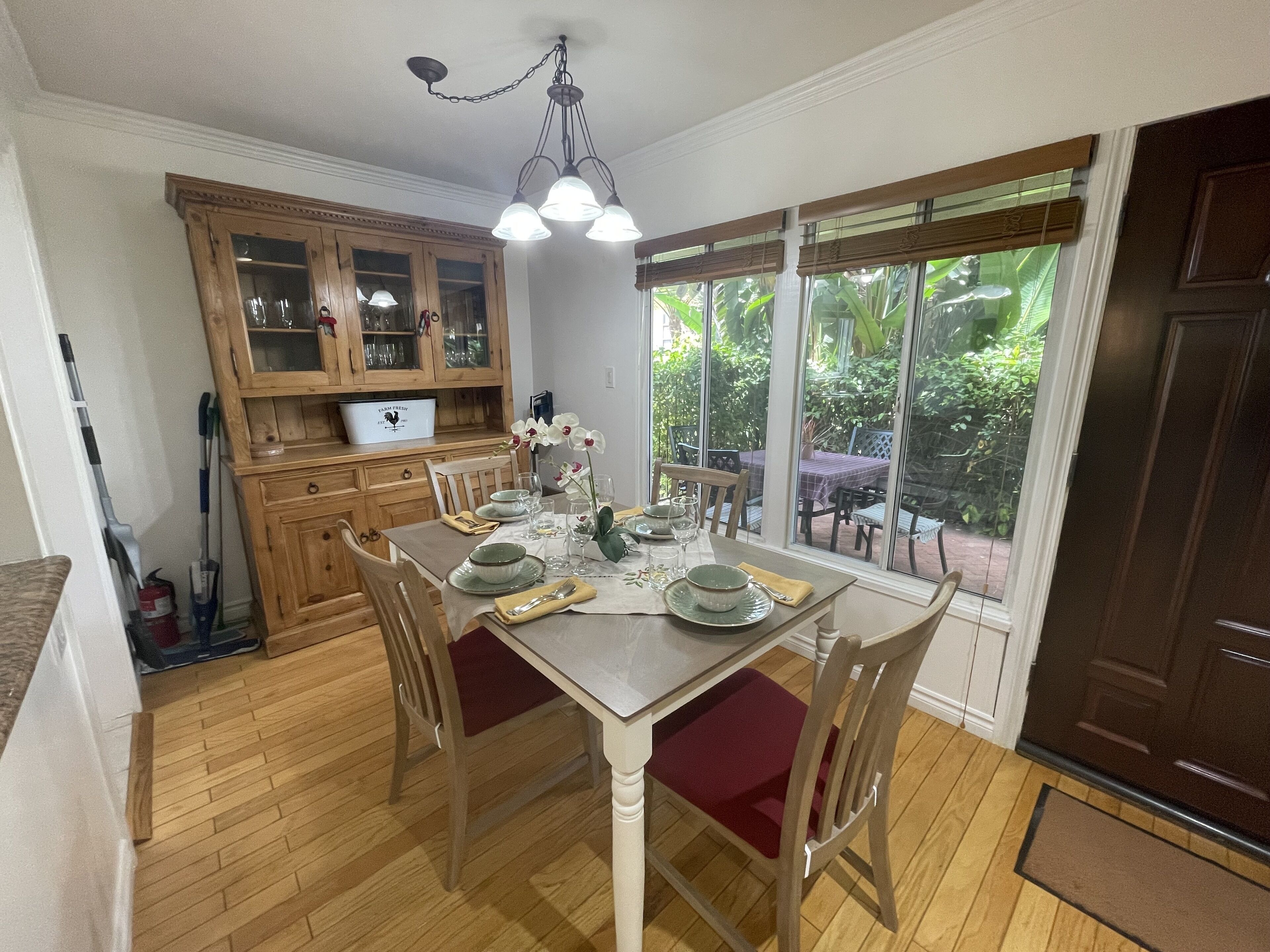 Spacious condo in a prime Sherman Oaks location