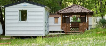 MOBILHOME with bamboo straw hut near rocamadour