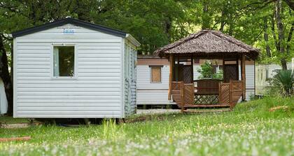 MOBILHOME avec paillote en bambou proche rocamadour