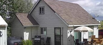 4 Season Cozy Rustic Loft Cabin along Last Mountain Lake. Pet friendly.