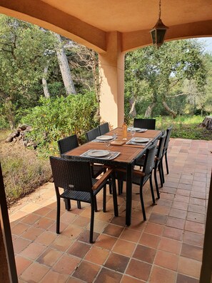 Outdoor dining