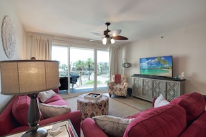 Smart TV, books - On the Brink of the Gulf, 3BR with a 3 Minute Walk to the Beach (Destin)