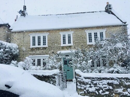 Quintessential Cottage near Bath, from 1650’s